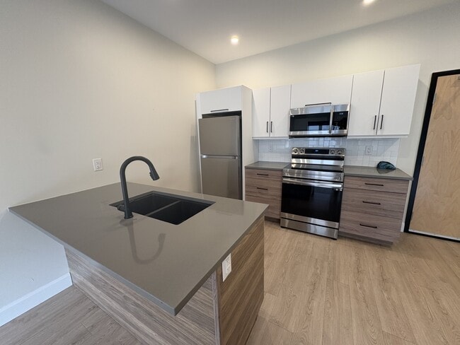 Photo - 180 Hillsborough Rd Unit 103