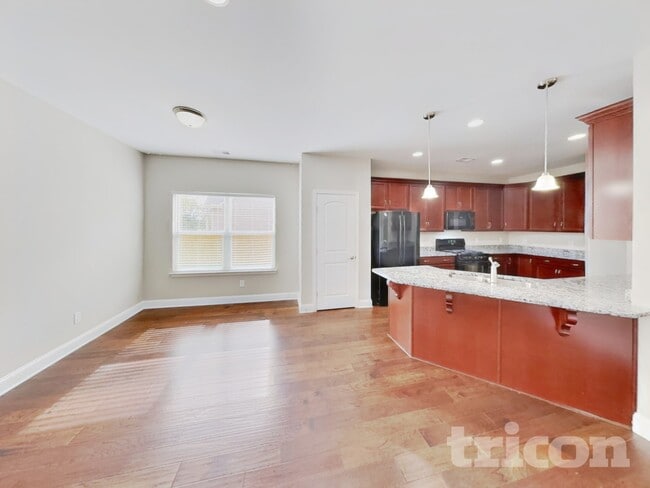 Photo - 1372 Wentworth Dr