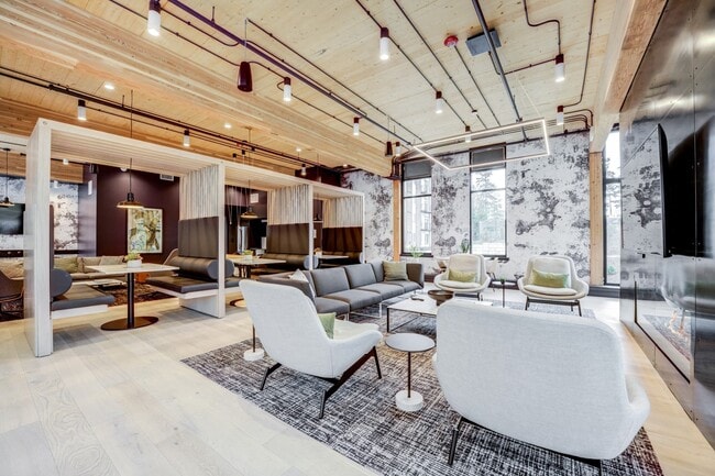 El espacio de coworking es el lugar ideal para trabajar desde casa cuando necesitas un cambio de aires. - Windsor Totem Lake