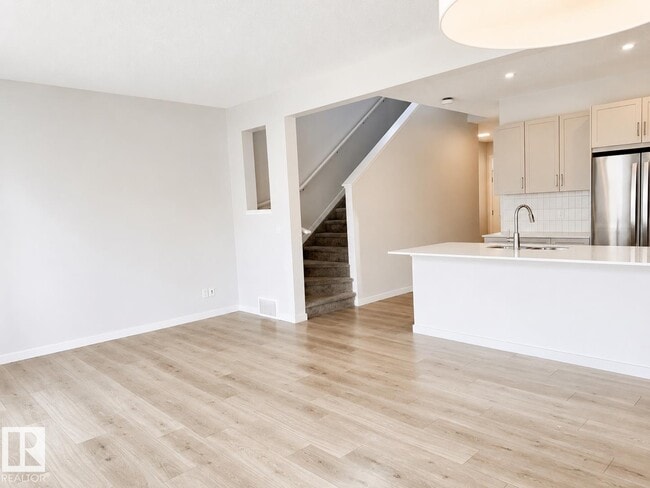 Photo - 22904-22994 94 Ave NW
