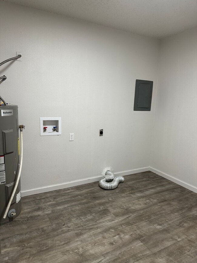 Photo - 1002 Harris Dr