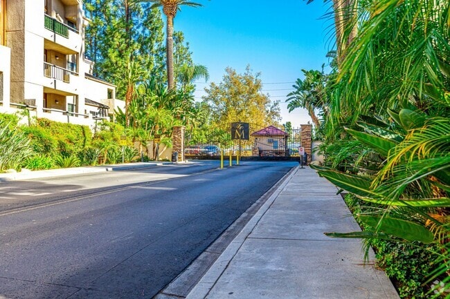 Building Photo - 5535 Canoga Ave Unit 203 Rental