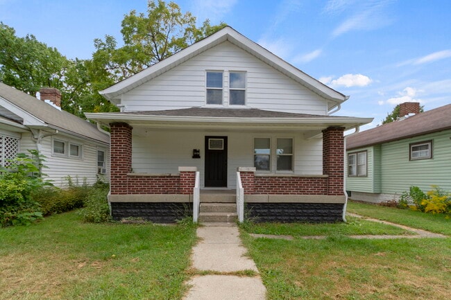 Building Photo - 1537 E Legrande Ave