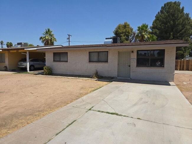 Building Photo - Beautiful 5 bedroom and 2 bath home in Pho...