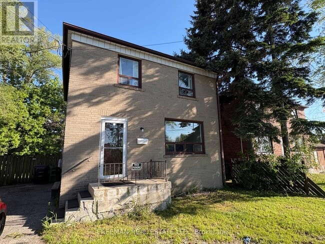 Photo - 535 Lawrence Ave W