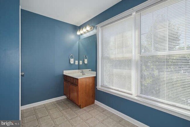 Photo - 1706 Furnace Dr Unit B