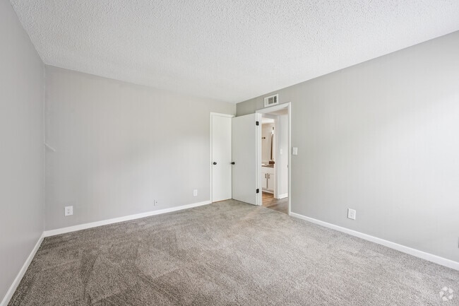 2BR, 1BA - 975SF - Primary Bedroom