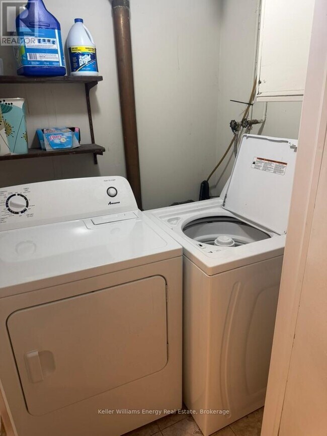 Photo - 713 Yeremi St