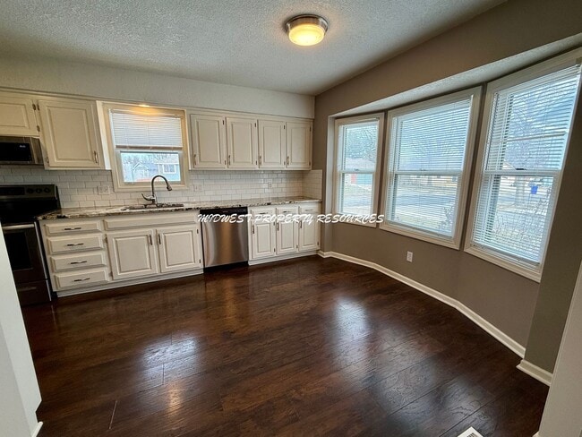 Photo - 3 Bed | 2 Bath Home for Rent – Lee’s Summit