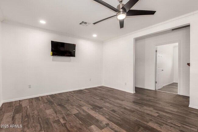 Photo - 538 W 13th St