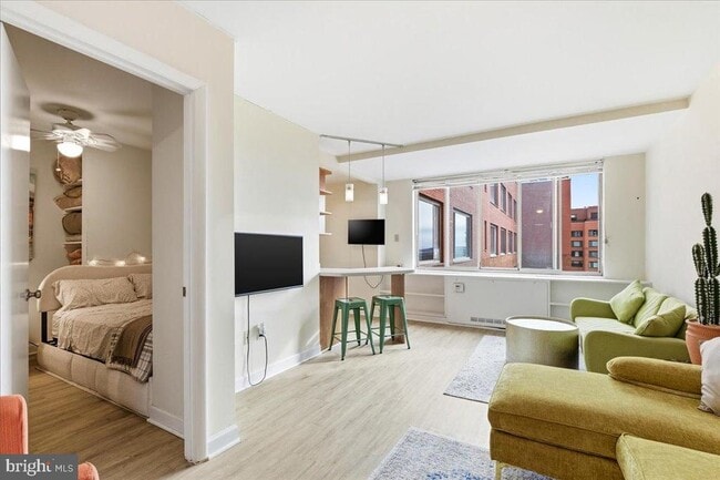 Building Photo - 1111 Arlington Blvd Unit 801