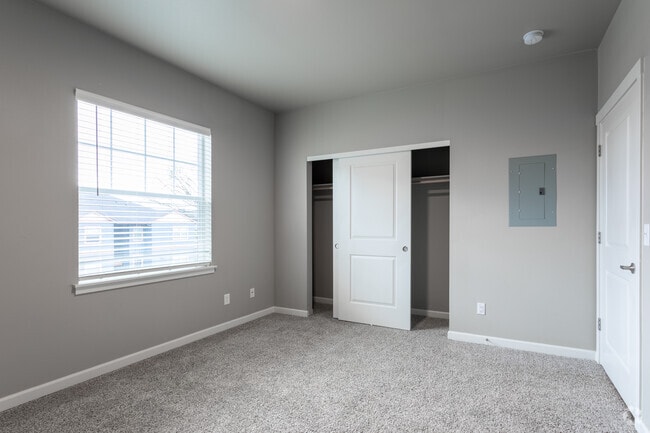 1BR, 1BA - 728 SF - WHITE OAK LUXURY APARTMENTS