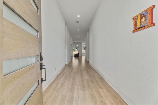 Photo - 2941 Delaware St