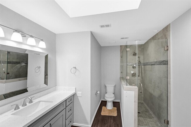 Photo - 233 Litchfield Ln