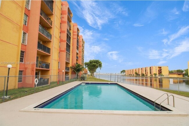 4717 NW 7th St Unit 604-10