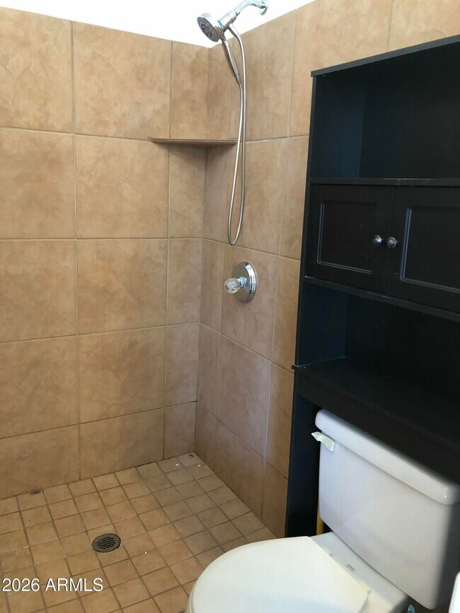 Photo - 708 W Howe St