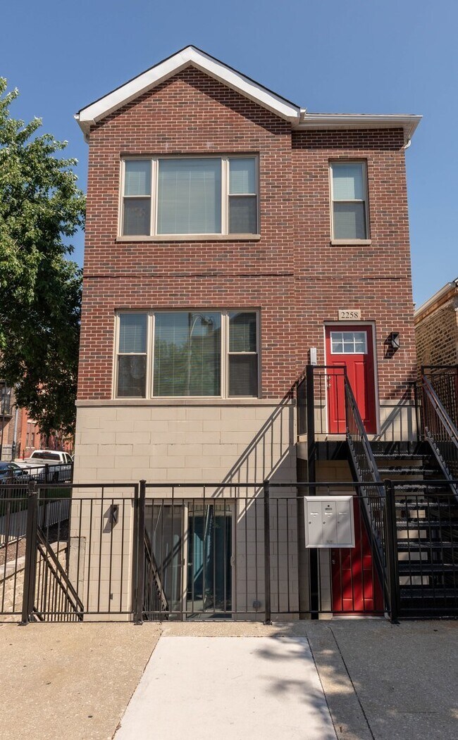 Photo - 2258 W Cullerton St Condo