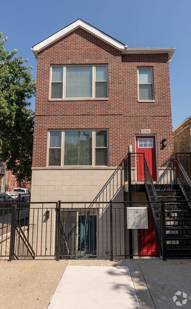 Building Photo - 2258 W Cullerton St Rental