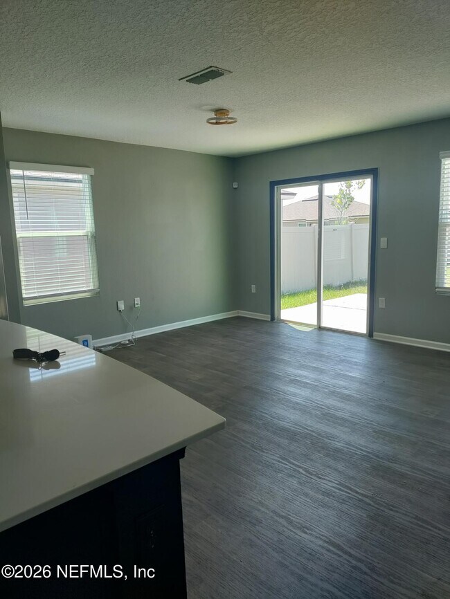 Photo - 4260 Hemlock St