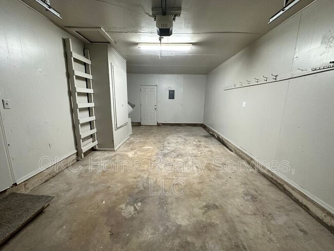 Photo - 1706 Surrey Pl