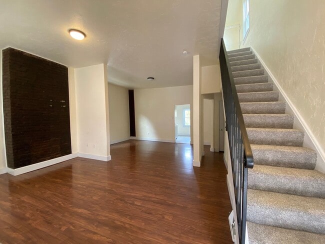 Photo - 409 Parkwood Rd
