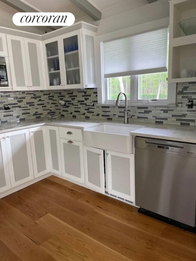 Photo - 86 Runnymede Dr