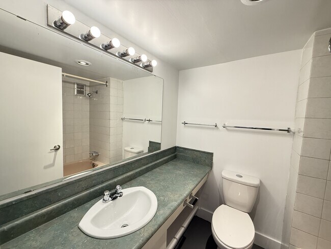 Photo - 1500 Dogwood St