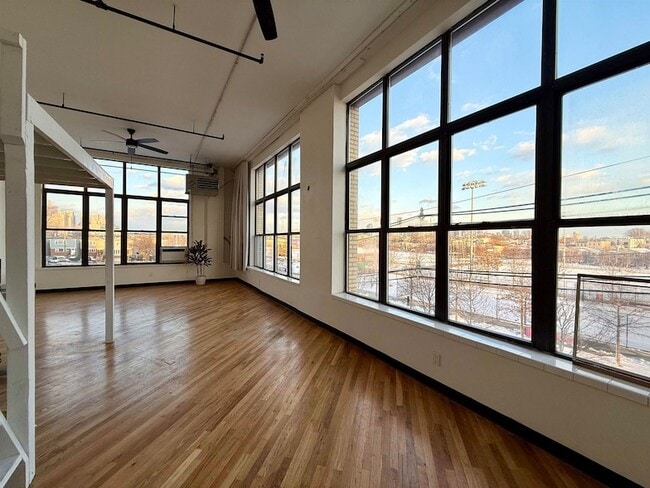 Building Photo - 2 Union St Unit 2L