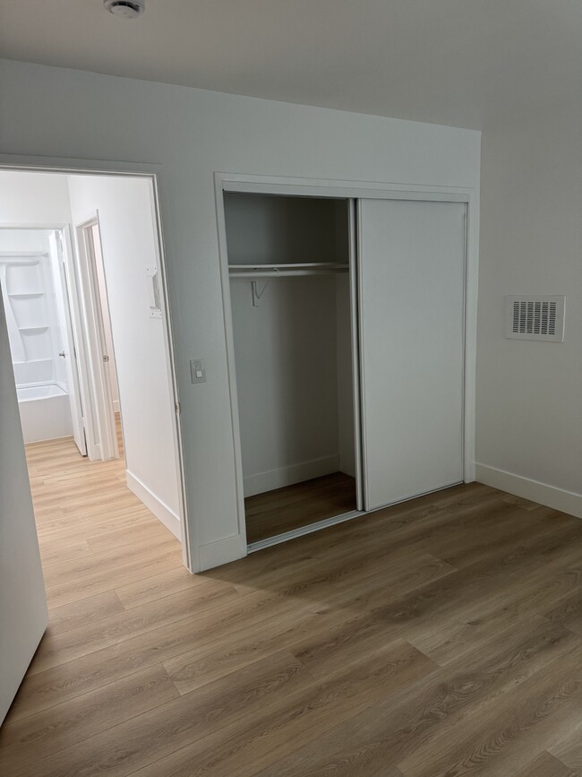 1 dormitorio - Covina Plaza Apartments