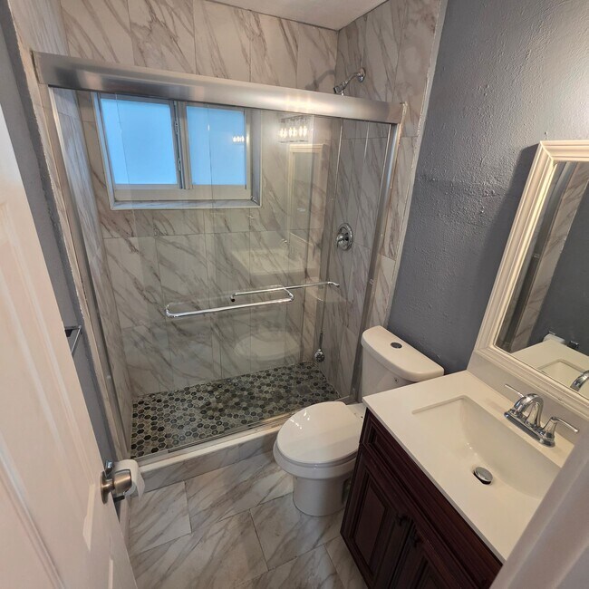 Photo - 5802 NW 12th St Unidad H