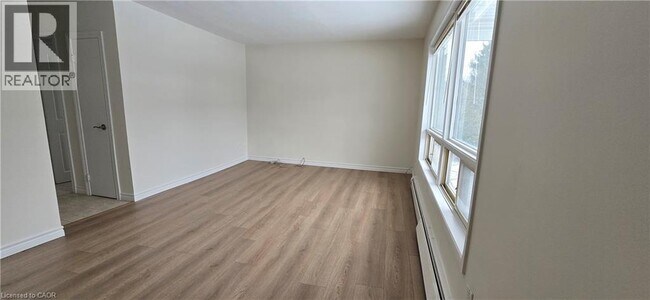 Photo - 23 Rutherford Dr Unité B