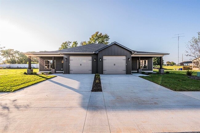 Photo - 558 Providence Ct