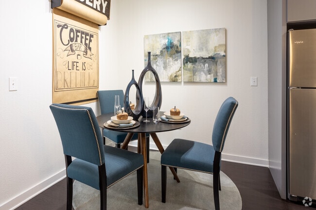 1BR, 1BA - 692SF