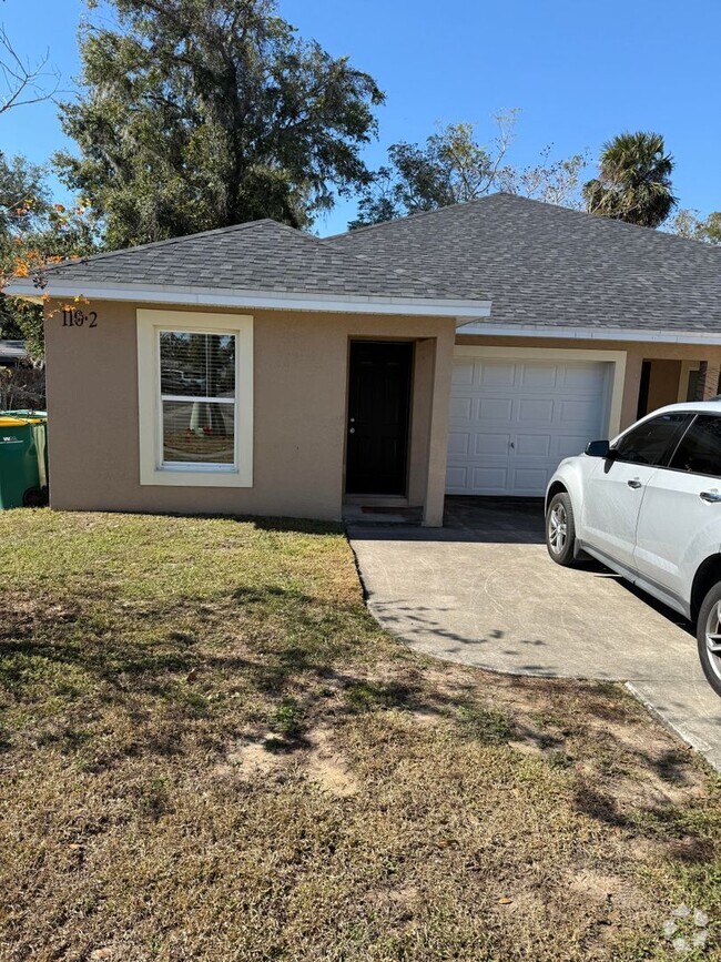 Building Photo - 3 Bedroom 2 bath Duplex- close to downtown... Rental