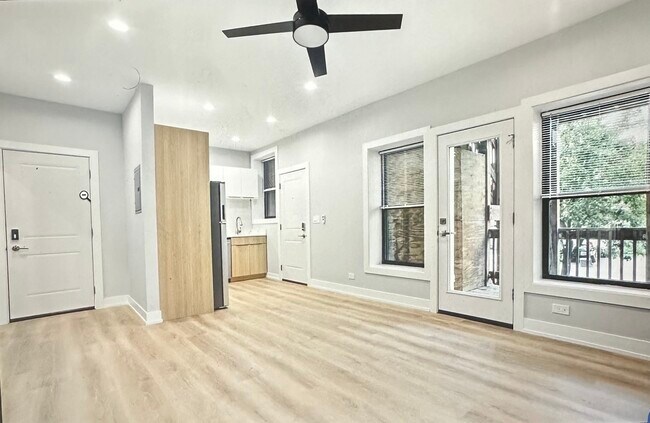 Photo - 6929 N Lakewood Ave Condo Unit 1