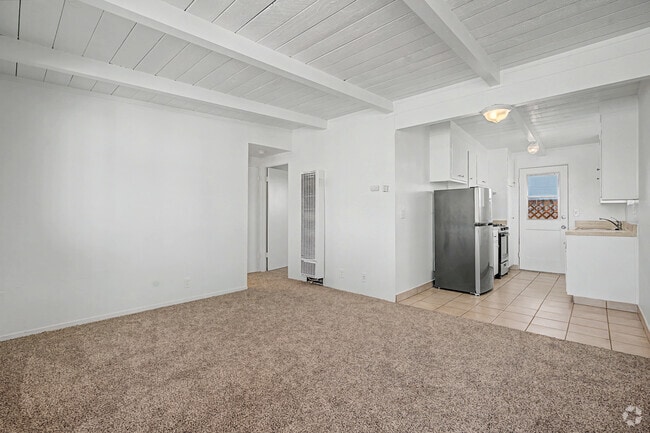1BR, 1BA - 425SF - Living Room