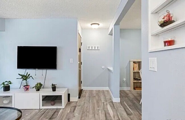 Photo - Beautiful 1 Bedroom Condo near City Center in Aurora Unidad B9