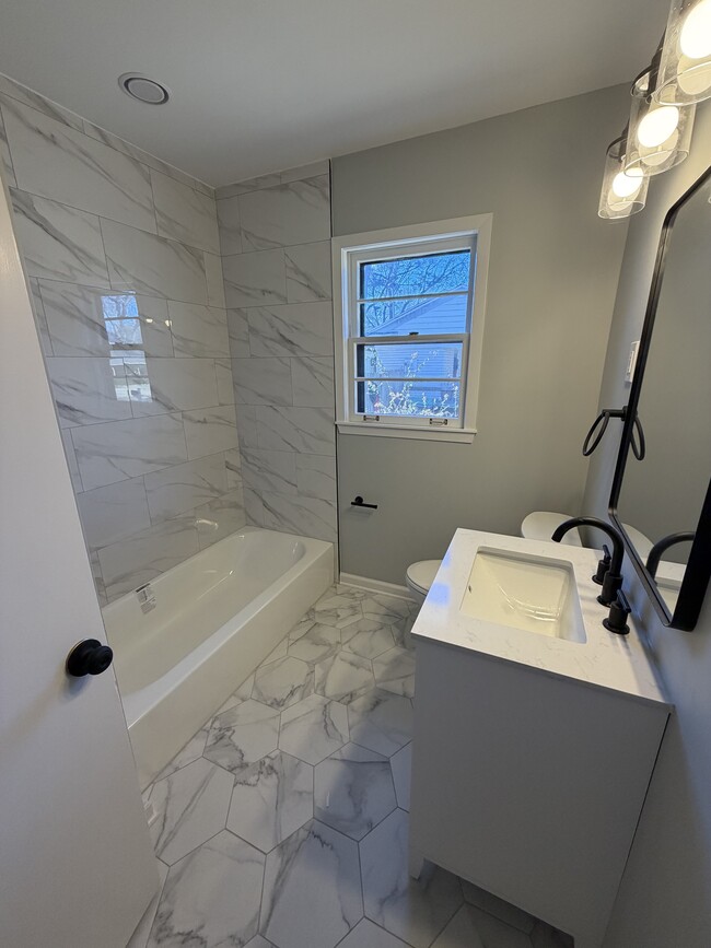 Photo - 5121 Lynbar Ave