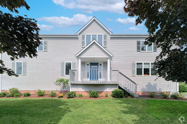 Building Photo - 560 Fairfield Beach Rd Rental