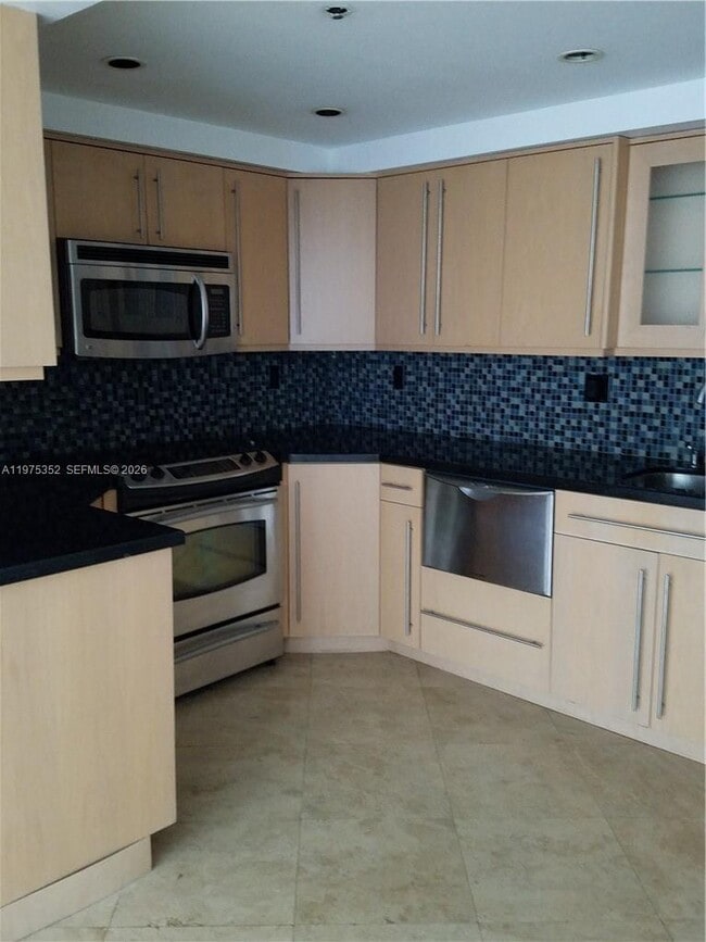 Photo - 2457 Collins Ave Unit 406