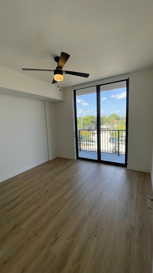 Photo - 861 E 26th St Unidad B1