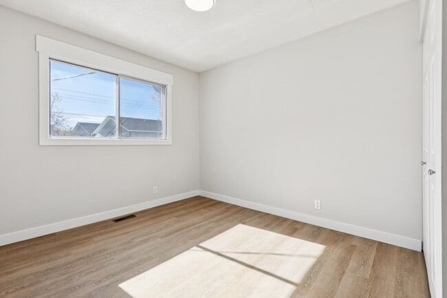 Photo - 4809-4852 52 St Unité 4