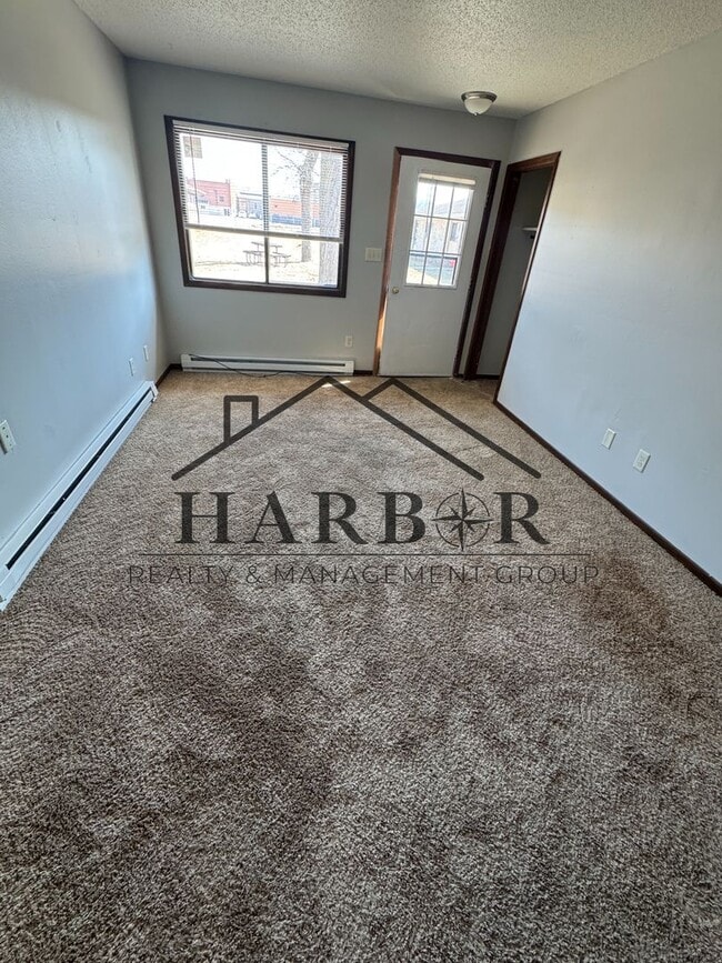 Photo - 1 Bedroom 1 Bath - SPECIAL: Lower rent for a 6 month lease. Unit 622