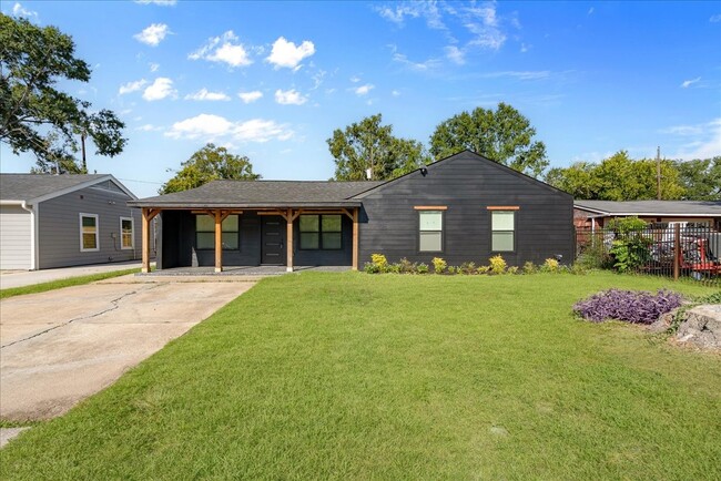 Building Photo - 5219 Cosby St