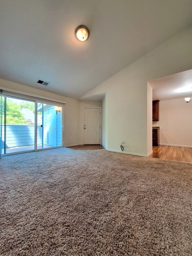 Photo - Great Second Floor 2bd Condo With Pool in Gated Complex