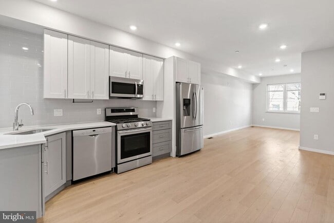 Photo - 2142 Master St