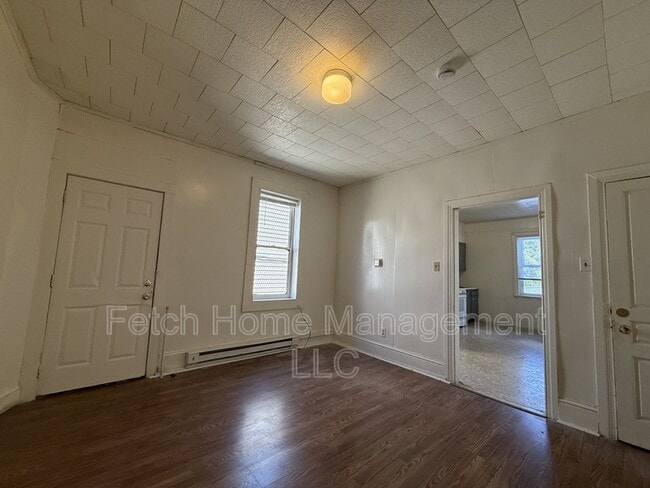 Building Photo - 347 S George St Rental