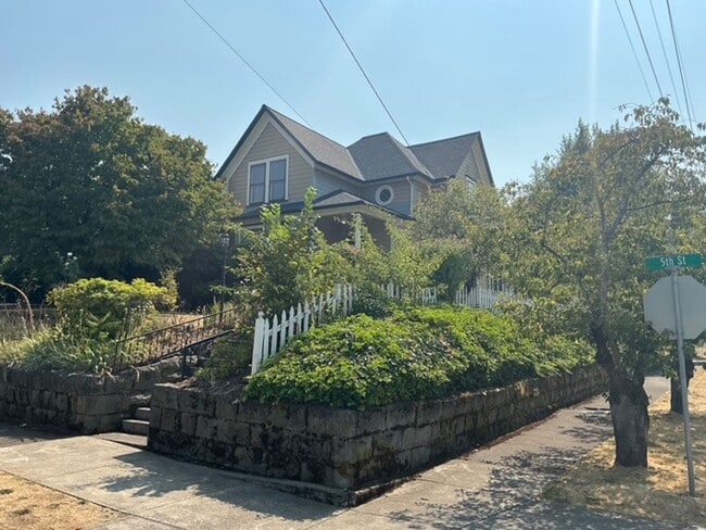 Photo - 802 5th St