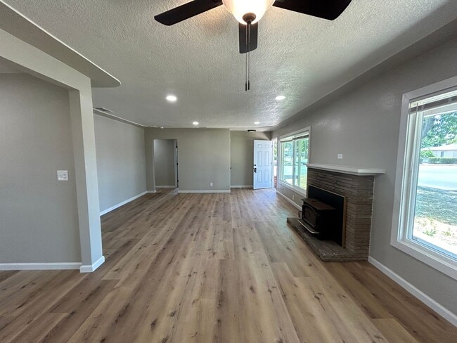 Photo - 1404 Grape Ave