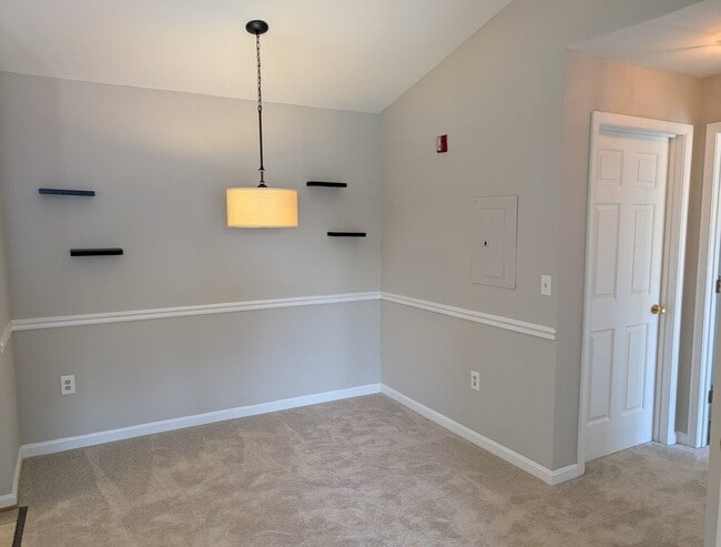 Photo - Bright Townhome Living in Convenient Leesburg Location Unidad J
